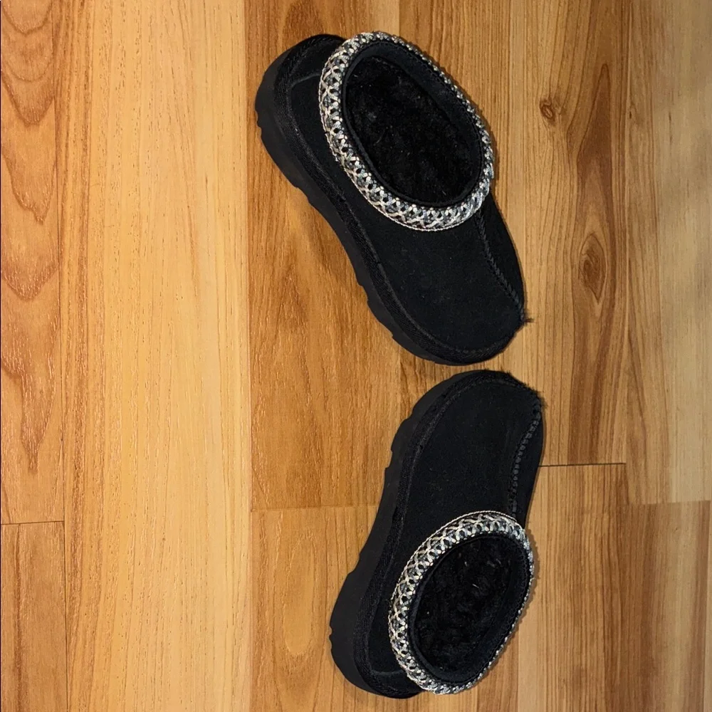 UGG Black Kids Slippers